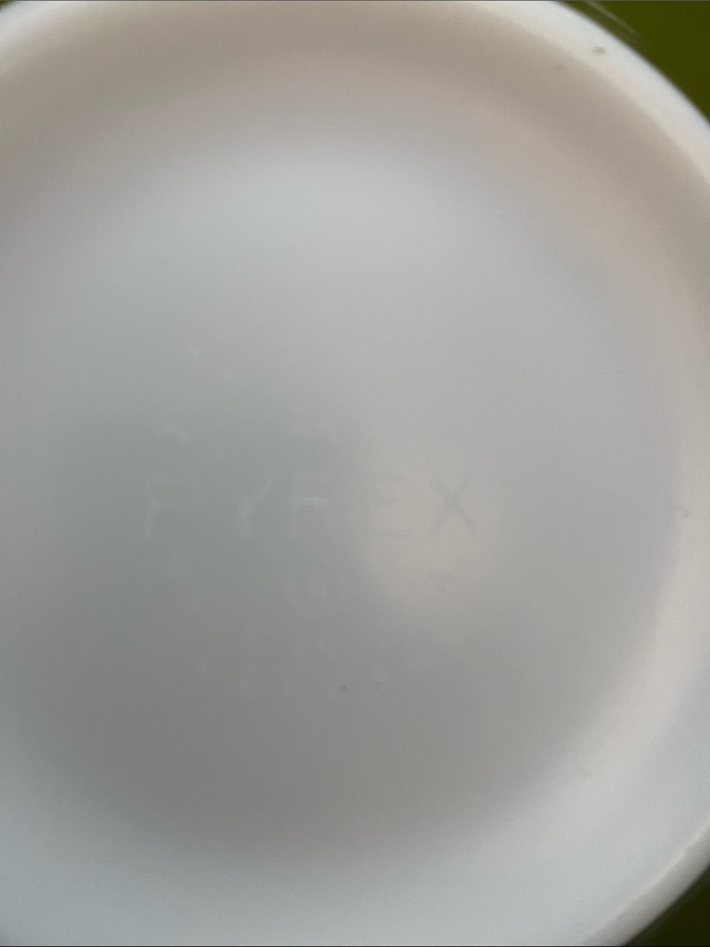 Vintage Pyrex "Cinderella" mixing bowl in the classic avocado/olive green 4Q - Picture 6 of 16
